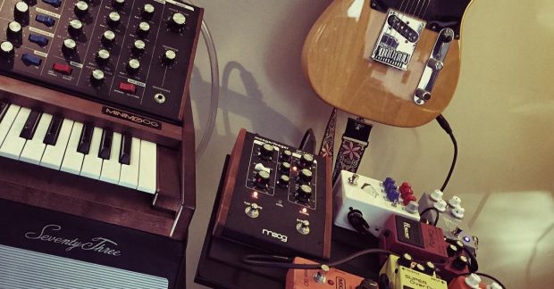 Quik Lok laptop stand doubles as a pretty sweet pedal board Quik Lok laptop stand doubles as a pretty sweet pedal board. 🎹🎸🎶